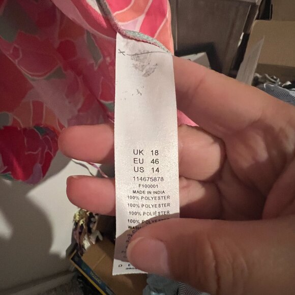 ASOS DESIGN Maternity satin wrap beach kimono with bold abstract print in pink - Picture 12 of 14